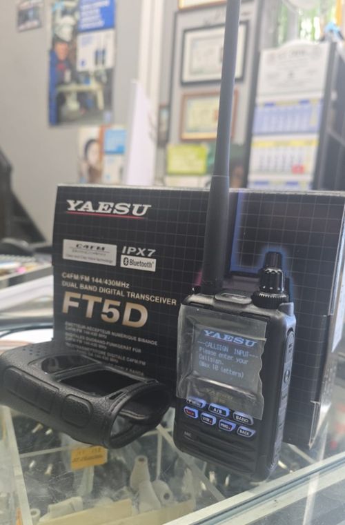 YAESU FT-5D